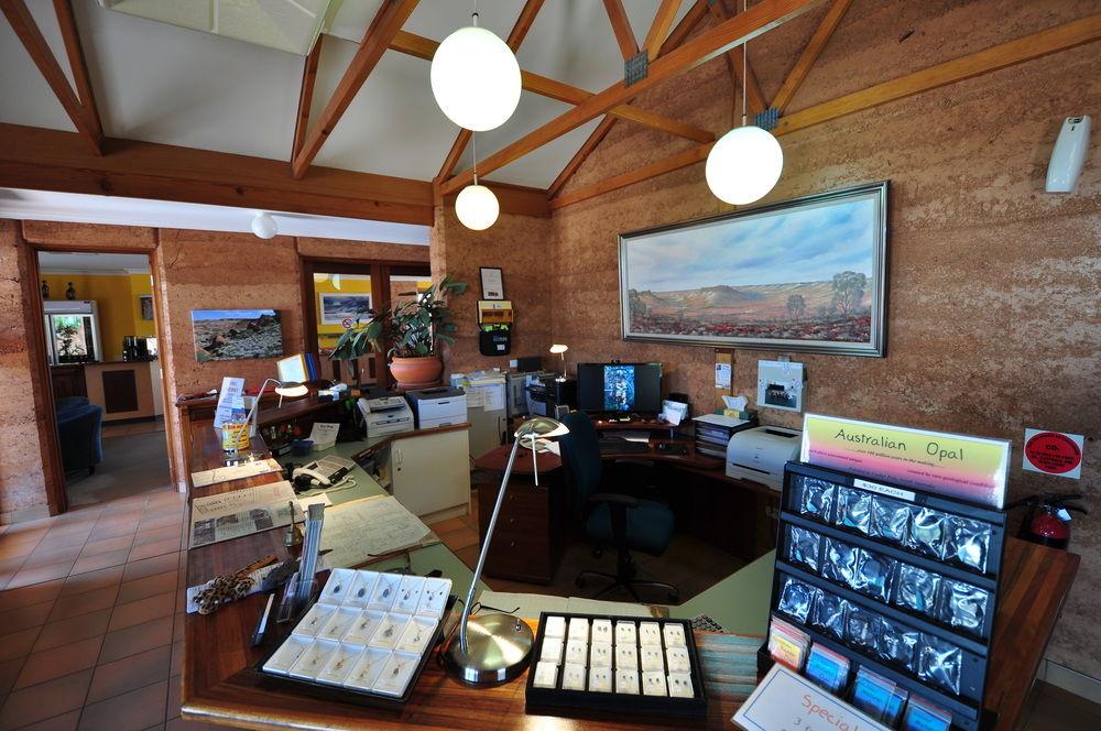 Mud Hut Motel Coober Pedy Buitenkant foto