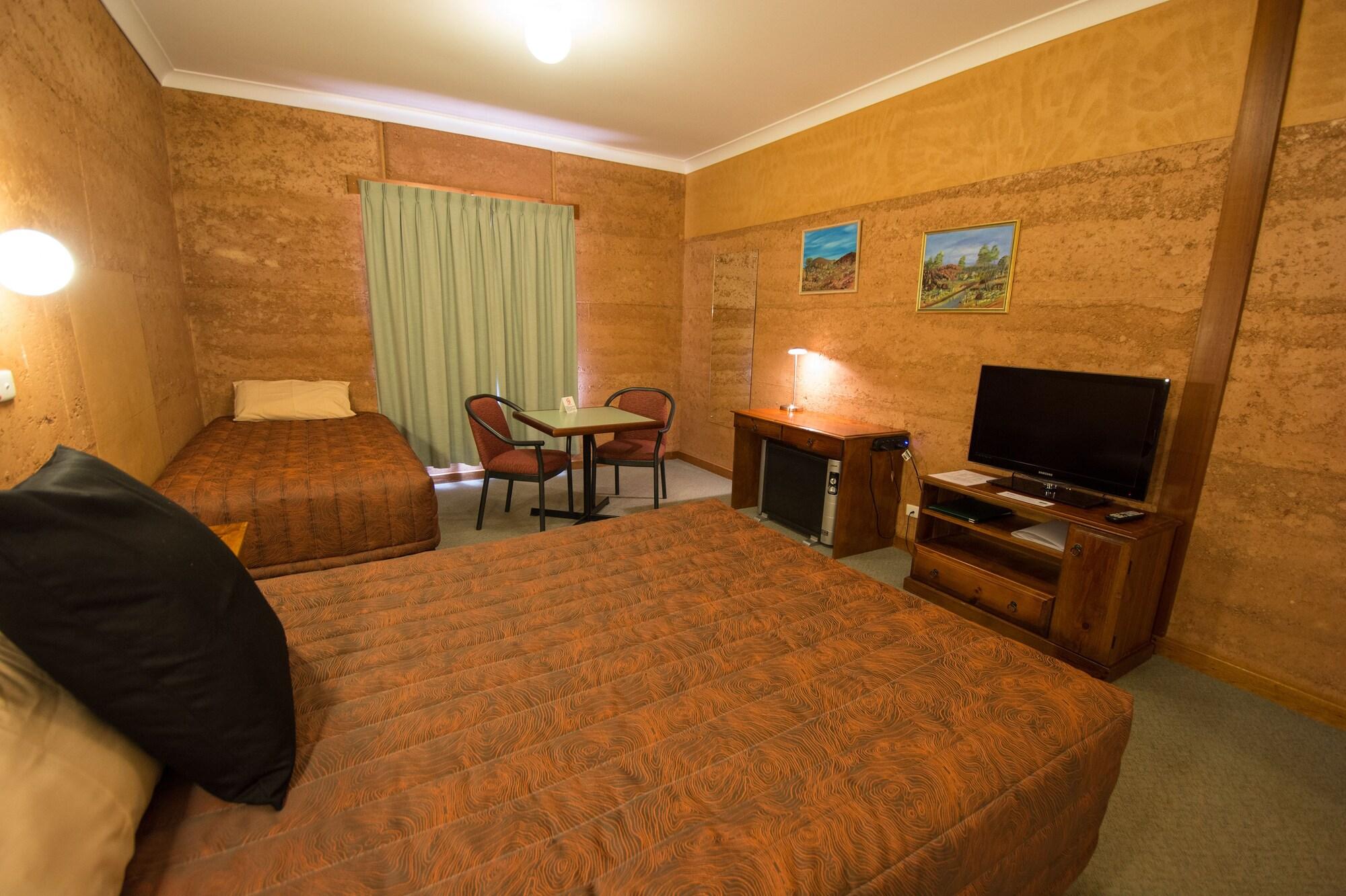 Mud Hut Motel Coober Pedy Buitenkant foto