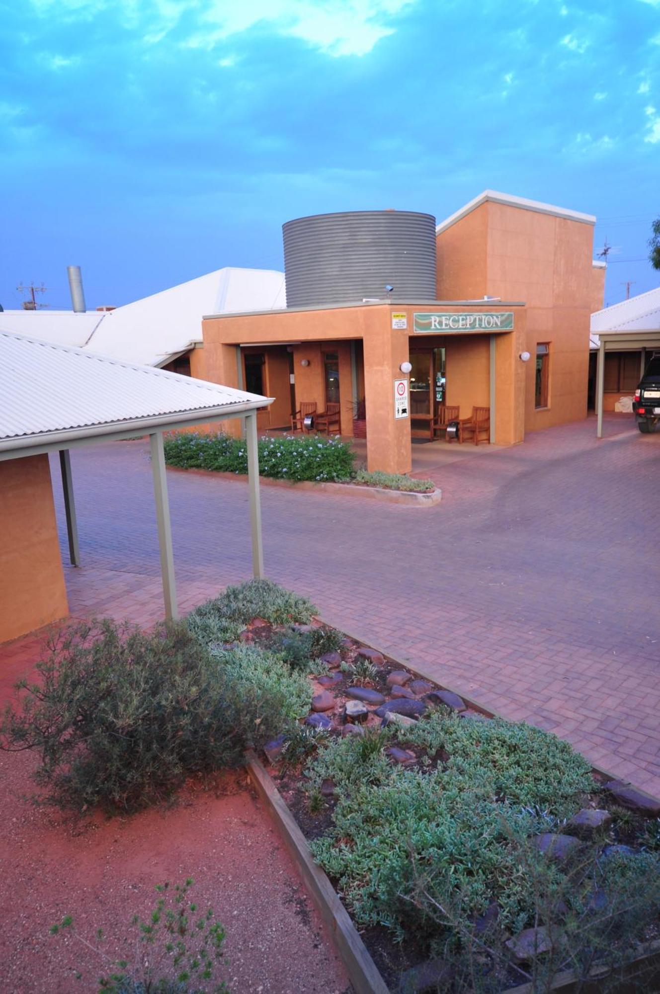 Mud Hut Motel Coober Pedy Buitenkant foto