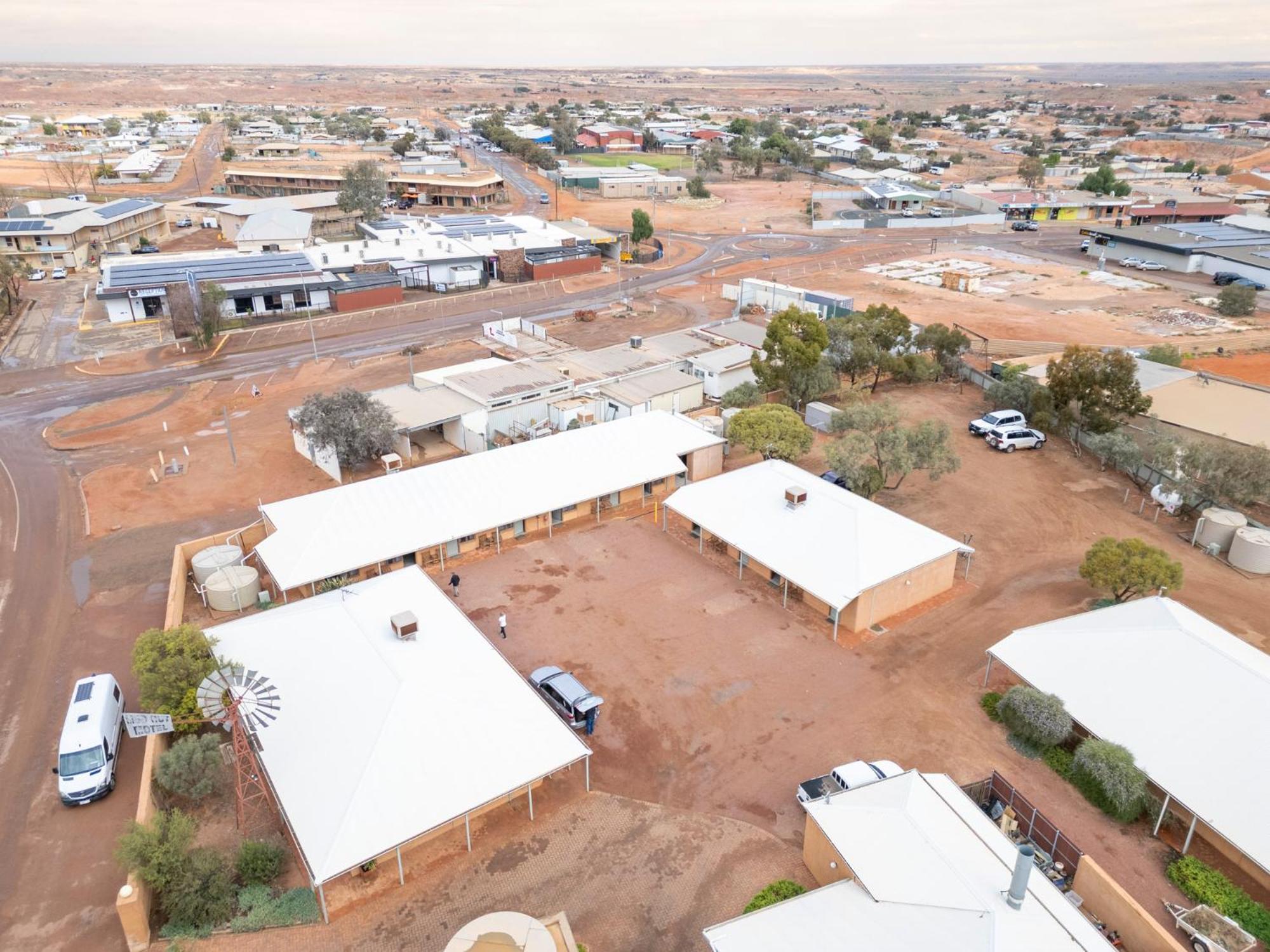 Mud Hut Motel Coober Pedy Buitenkant foto