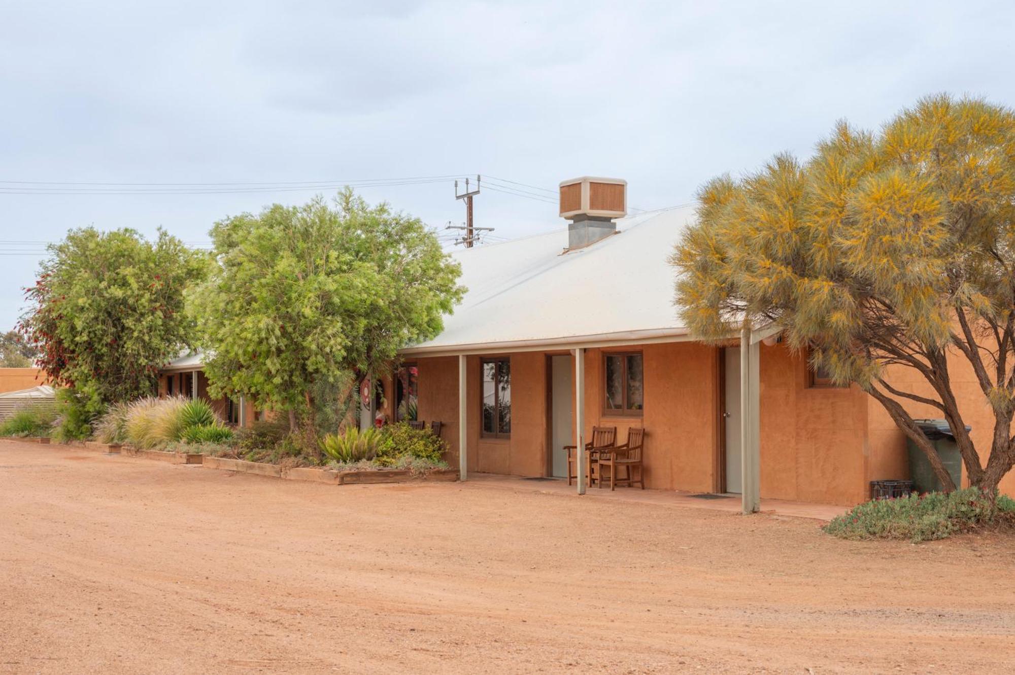 Mud Hut Motel Coober Pedy Buitenkant foto