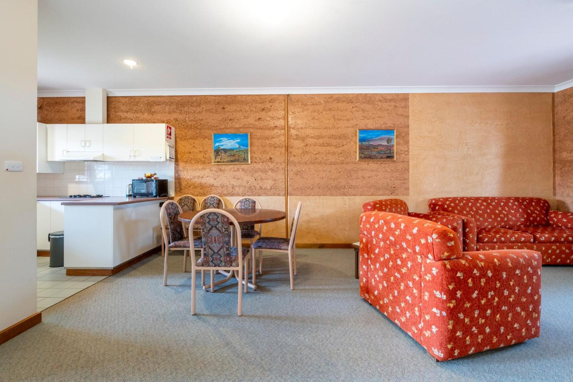 Mud Hut Motel Coober Pedy Buitenkant foto