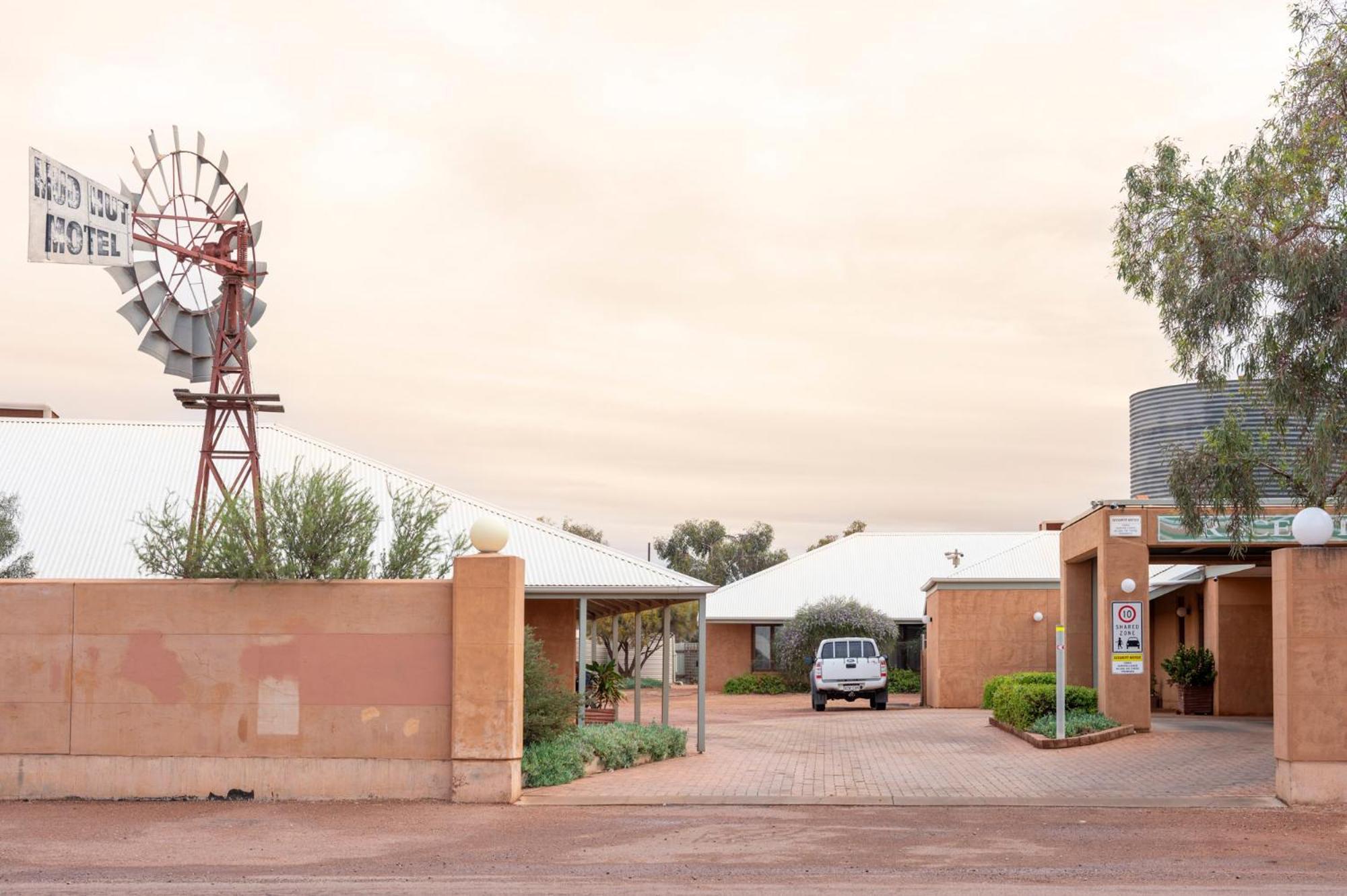 Mud Hut Motel Coober Pedy Buitenkant foto