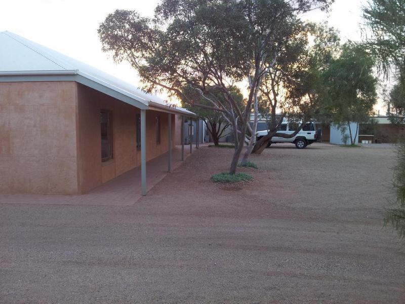 Mud Hut Motel Coober Pedy Buitenkant foto