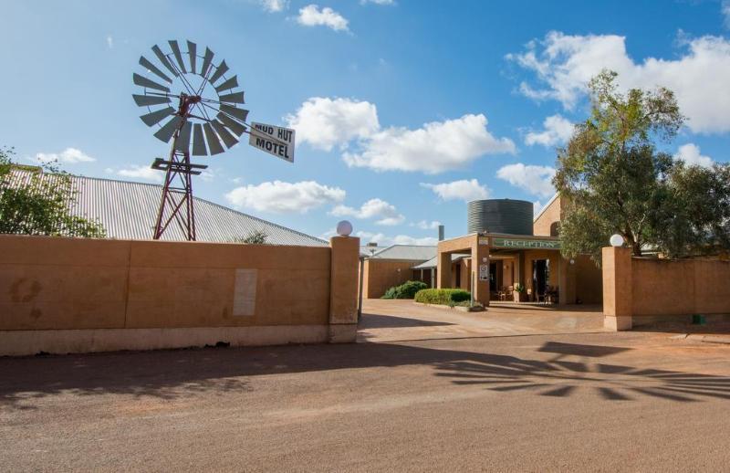 Mud Hut Motel Coober Pedy Buitenkant foto